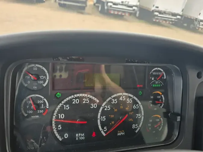 2018 FREIGHTLINER M2 106