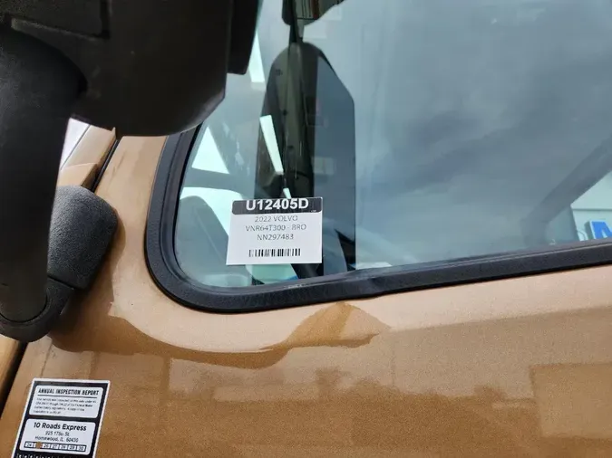 2022 VOLVO VNL64T300