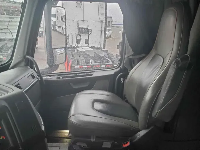 2019 VOLVO VNL64T860