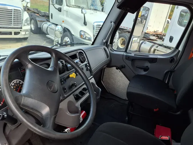 2019 FREIGHTLINER/MERCEDES M2 106