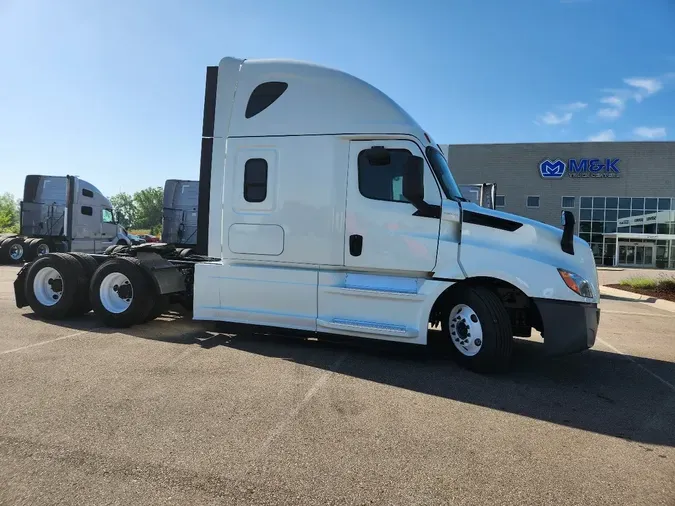 2020 FREIGHTLINER Cascadia 126