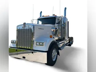 2025 Kenworth W900B