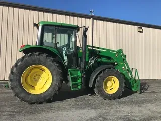 2015 John Deere 6105M