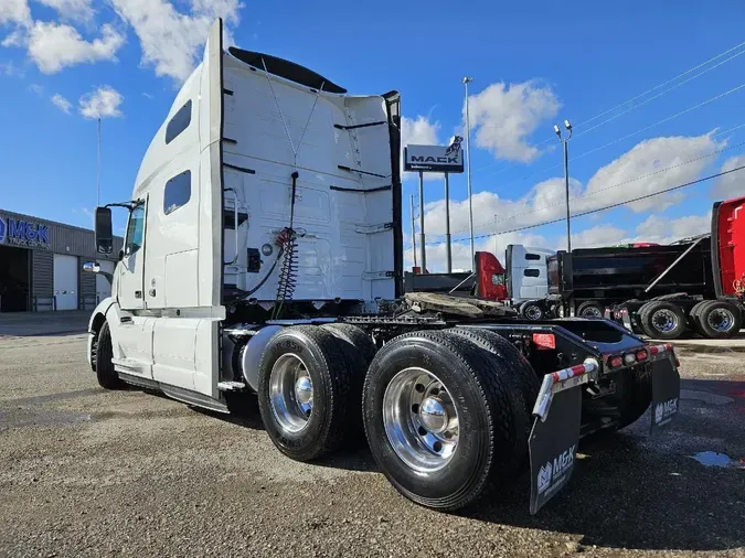 2022 VOLVO VNL64T760