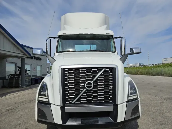2019 VOLVO VNL64T300