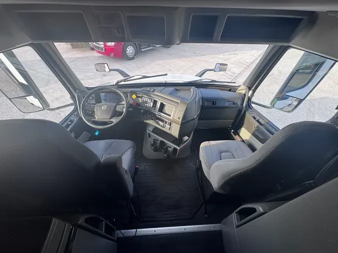 2020 VOLVO VNR64T640