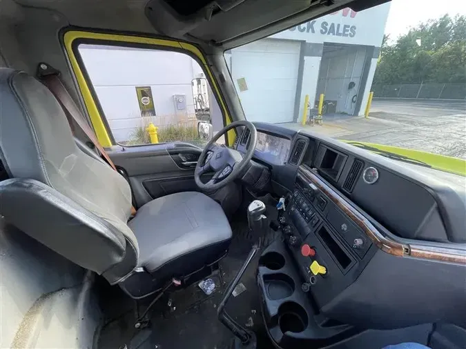 2018 INTERNATIONAL RH613