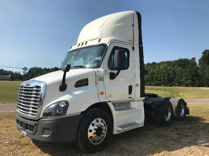 2018 Freightliner X11364ST