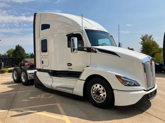 2025 Kenworth T680