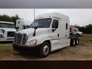 2015 Freightliner CASCADIA 125