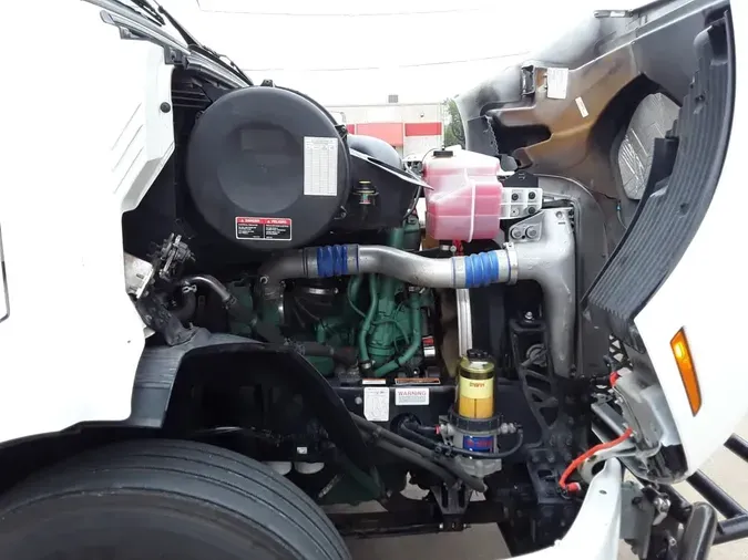 2020 VOLVO VNR64T-640