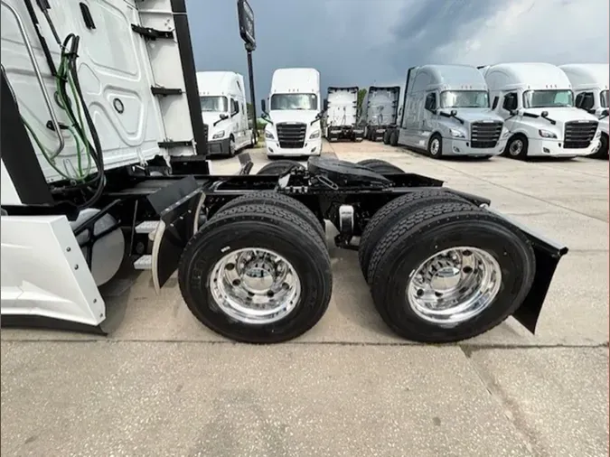 2022 Freightliner Cascadia 126