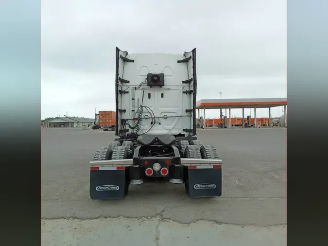2022 Freightliner Cascadia 126