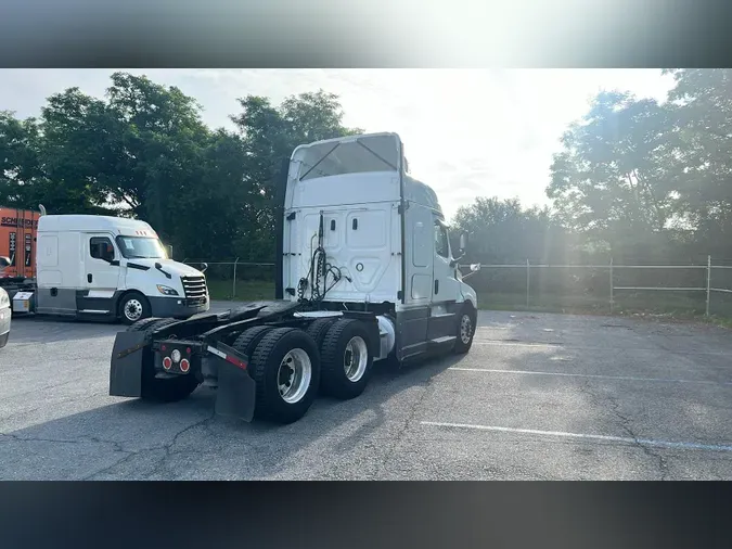 2020 Freightliner Cascadia 126