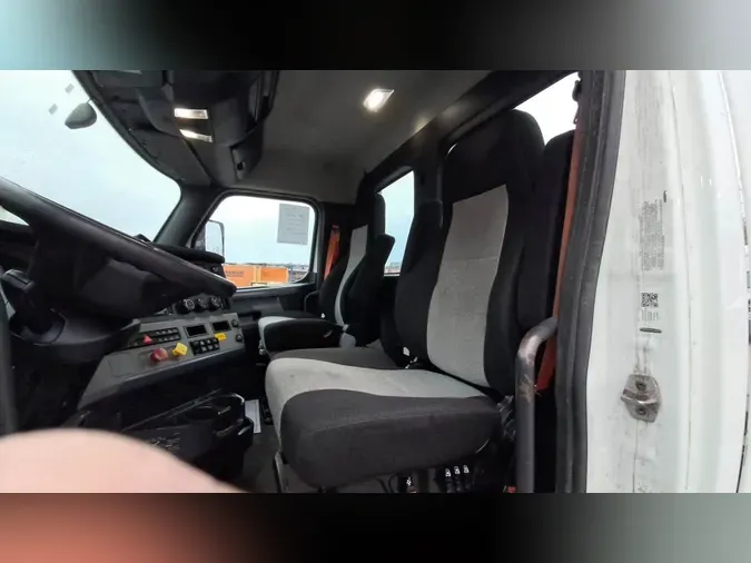 2020 Freightliner Cascadia 126
