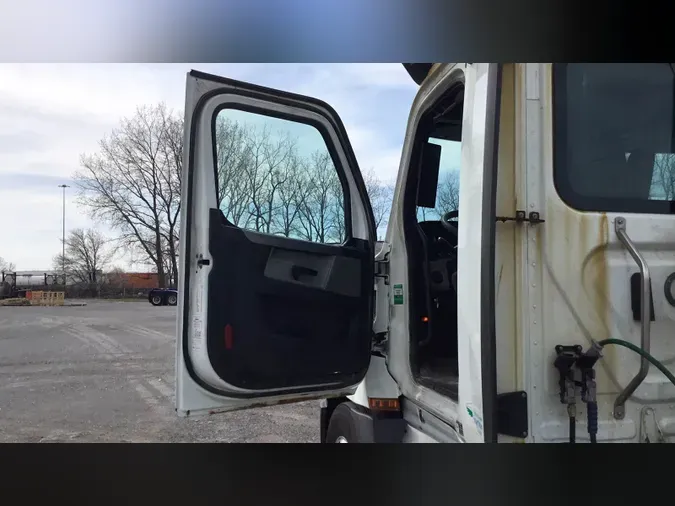 2020 Freightliner Cascadia 126