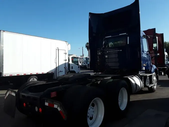 2019 VOLVO VNL64T-300