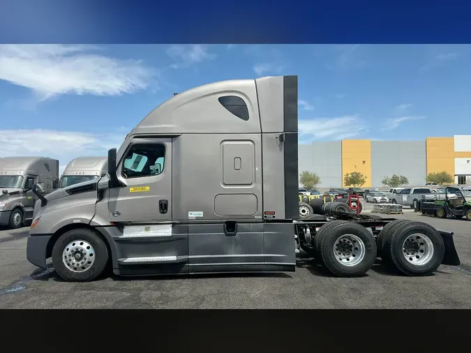 2023 Freightliner Cascadia 126