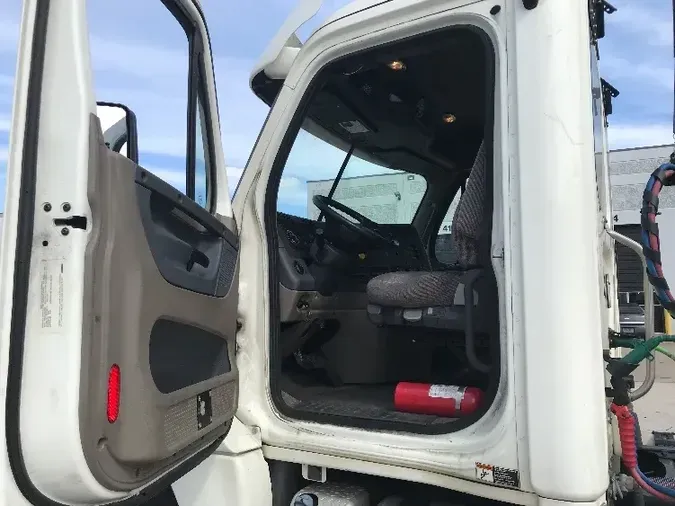 2018 Freightliner X12564ST