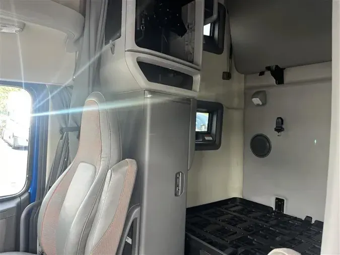 2019 VOLVO VNL760