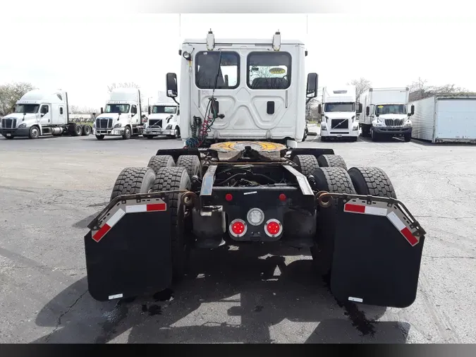 2017 FREIGHTLINER/MERCEDES CASCADIA 113