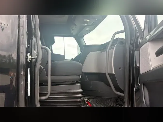 2020 FREIGHTLINER CA126