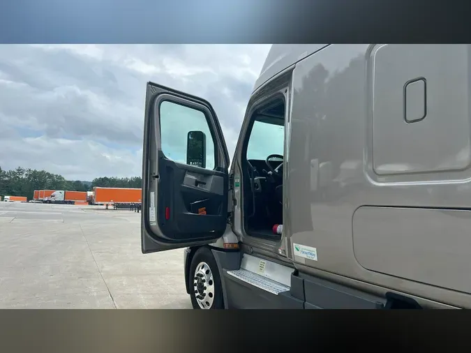 2022 Freightliner Cascadia