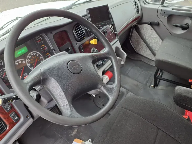 2018 FREIGHTLINER M2 106