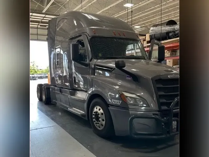 2022 FREIGHTLINER Cascadia 126