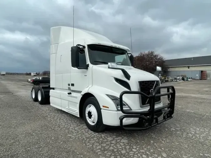 2019 VOLVO VNR64T640