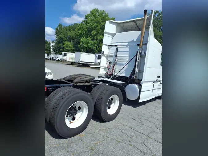 2020 VOLVO VNR64T-640