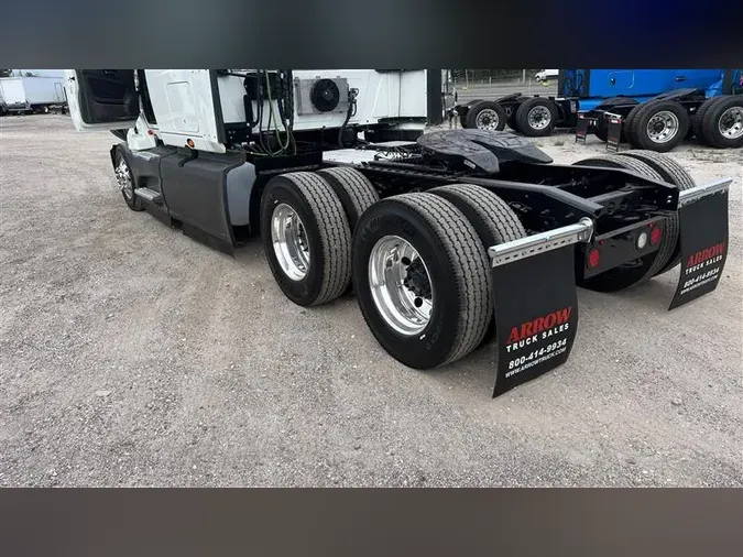 2021 INTERNATIONAL LT