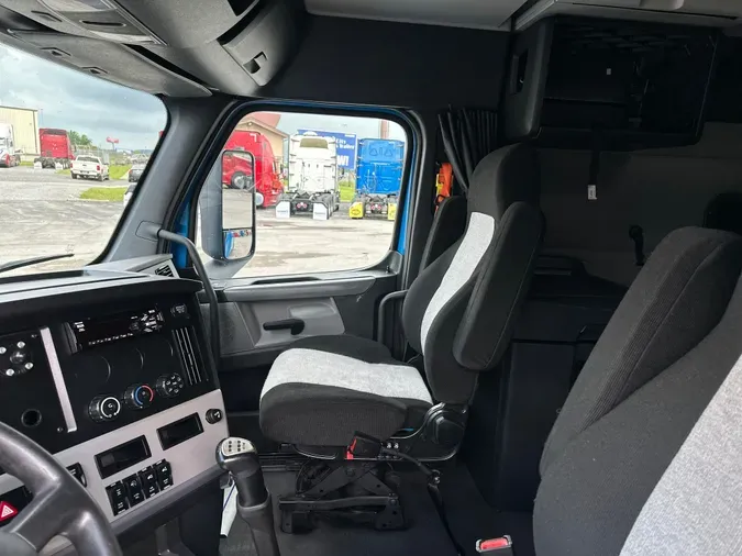 2020 Freightliner Cascadia 126