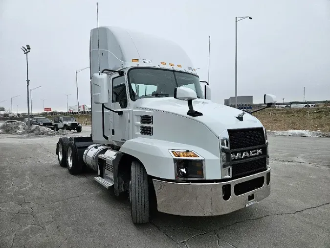 2022 MACK AN64T