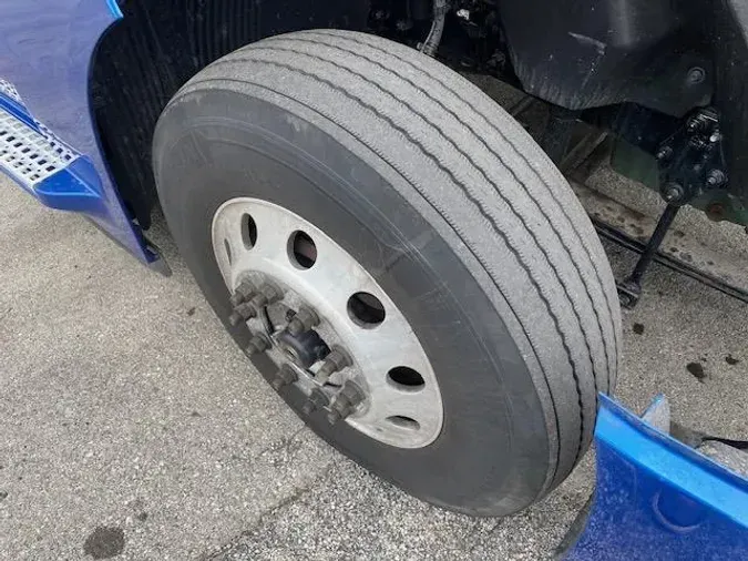 2022 Volvo VNL64T760