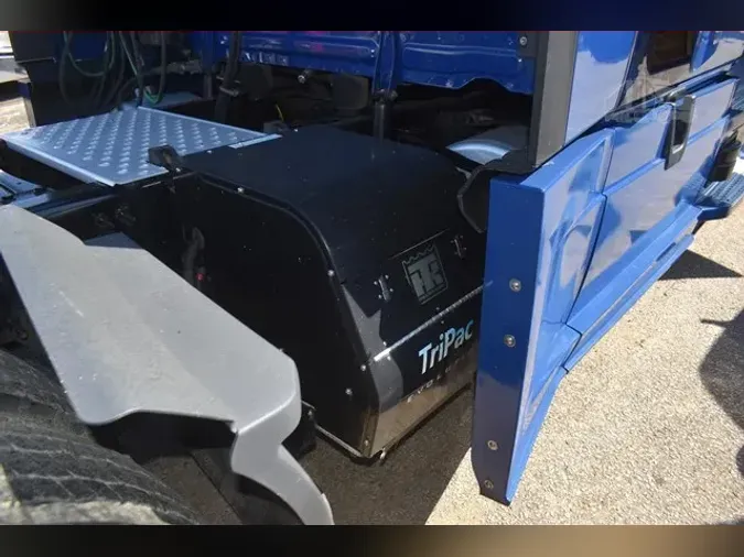 2020 FREIGHTLINER CASCADIA 126