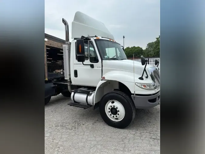 2004 INTERNATIONAL 4400