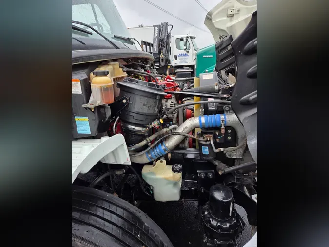 2018 FREIGHTLINER M2 106