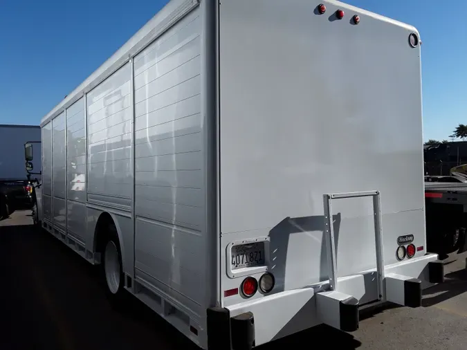 2017 FREIGHTLINER/MERCEDES M2 106