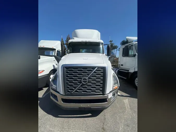 2019 VOLVO VNL64T-300