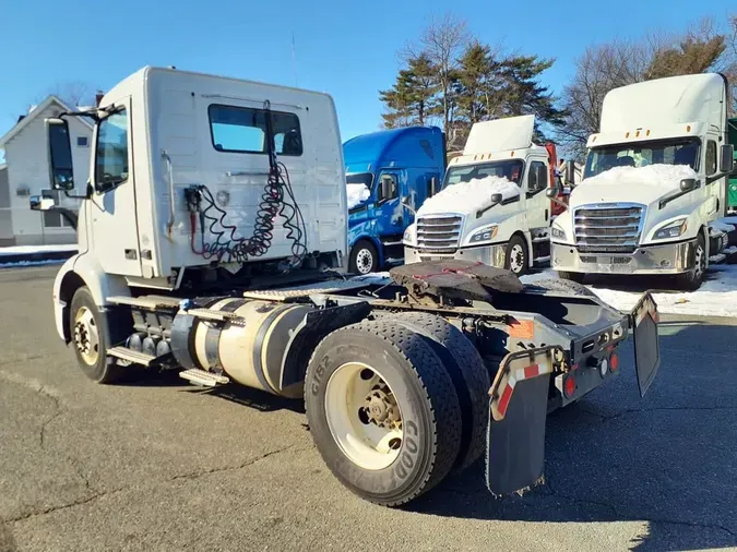 2019 VOLVO VNR42T 300