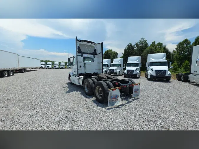 2018 Volvo VNL300