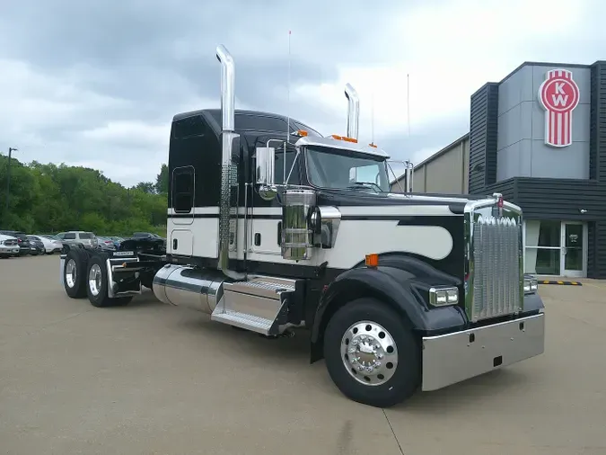 2026 Kenworth W900L