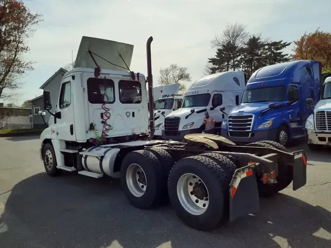 2018 FREIGHTLINER/MERCEDES CASCADIA 125