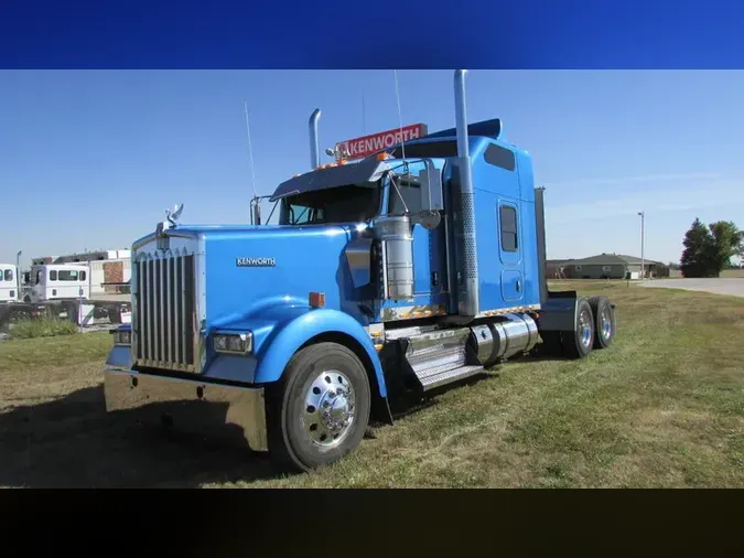 2021 Kenworth W900L