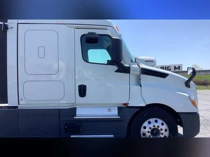 2021 Freightliner Cascadia 1260943817617aa554da02411beaf9e3b31