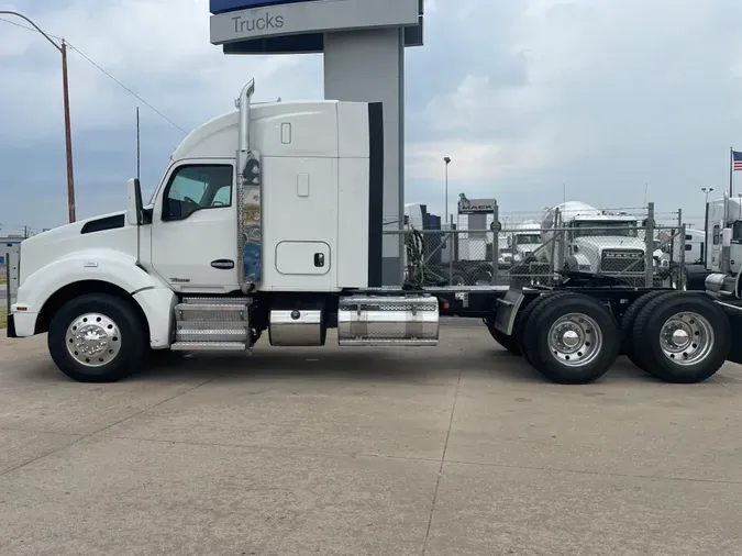 2020 KENWORTH T880