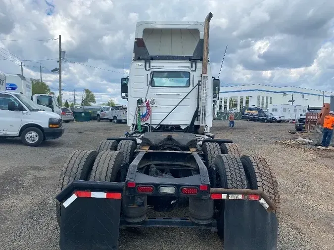 2015 Volvo VNL64300