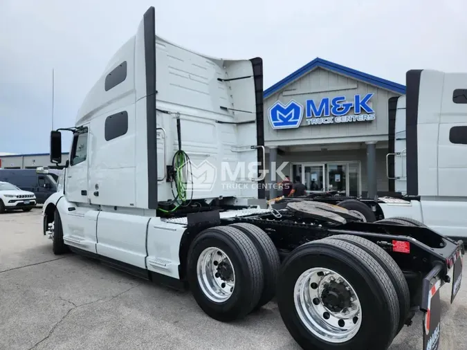 2024 VOLVO VNL64T760