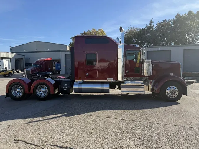 2021 Kenworth W900